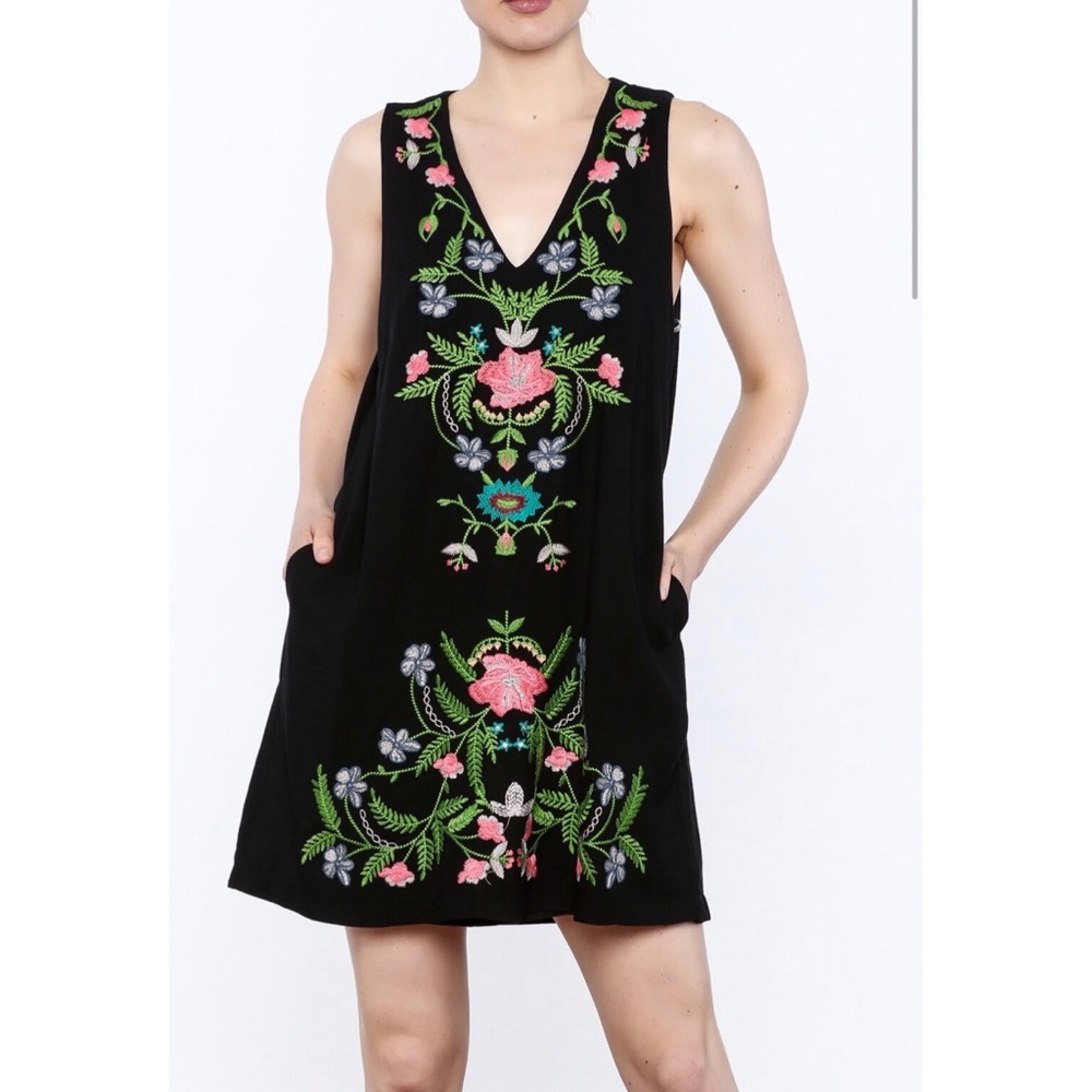Umgee Embroidered dress L